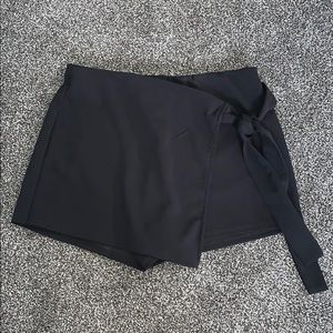 Iris black skort!